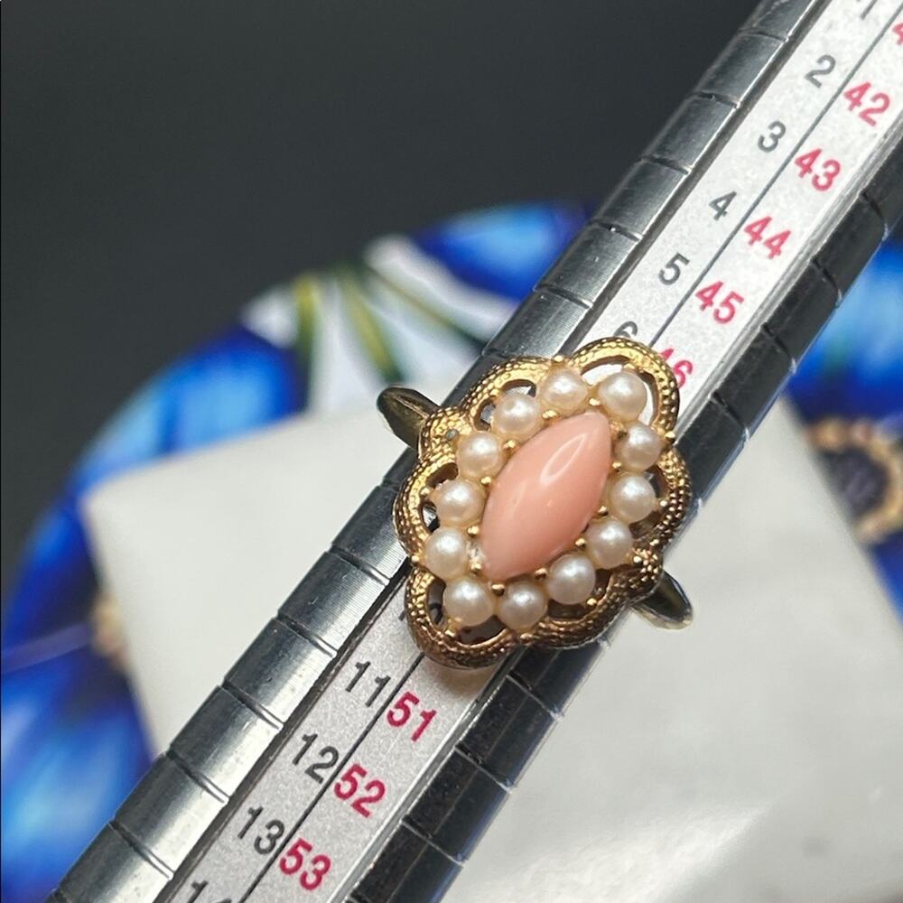 Avon Serena gold-tone ring marquise faux coral stone faux pearls #K44 size 4.5-6 - Picture 4 of 8